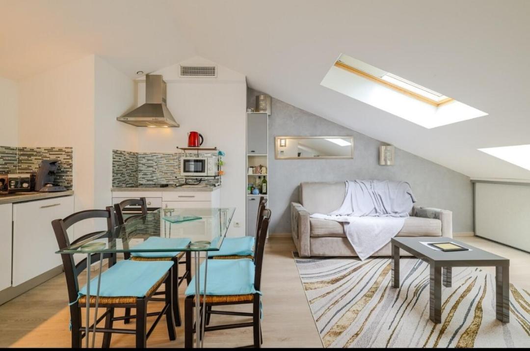 Appartements Au Cros De Cagnes Esterno foto